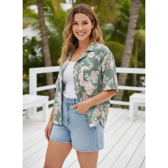 NWOT Cupcakes and Cashmere Floral Short Button Down Shirt Sage Green Large - Picture 2 of 16